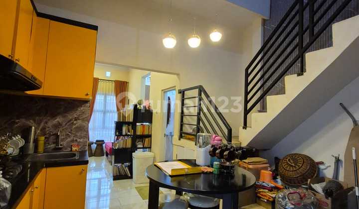 Rumah Minimalis Rapih Bangunan Mezanin 10 Menit ke Tol 2