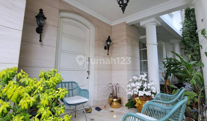 Rumah Klasik Modern Siap Huni Aman Ada Swimming Pool Dekat SCBD  2