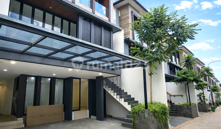 Rumah Brand New Desain Modern di Andara 3 Lantai Dekat Tol