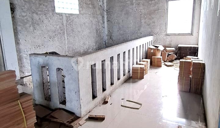 Gudang Komersial Depok 2 Lantai Cocok untuk Bisnis Lokasi Pinggir Jl Raya