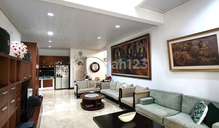 Luxury Hook House in Pejaten Spacious Neat Layout Ready to Occupy