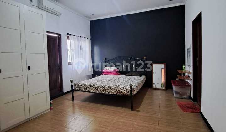 Ethnic Nuance House in Cinere with Marble Floors and Garden View 2