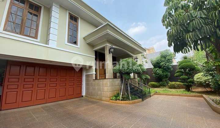 Rumah Modern di Cinere Dengan Swimming Pool 1,5 Lantai
