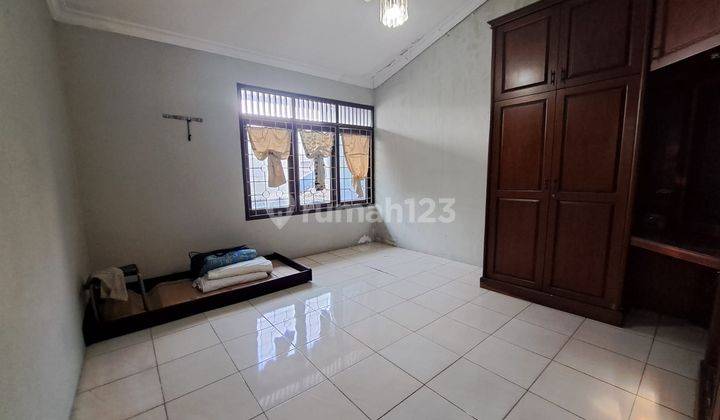 Rumah Cantik Luas 150 m2 Langsung Huni di Cinere 2