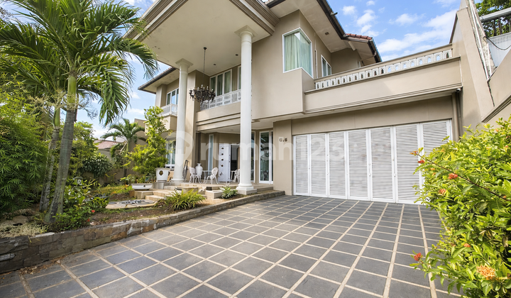 Rumah Mewah dengan Kolam Renang Semi Furnished di Cinere Rumah Mewah dengan Kolam Renang Semi Furnished di Cinere