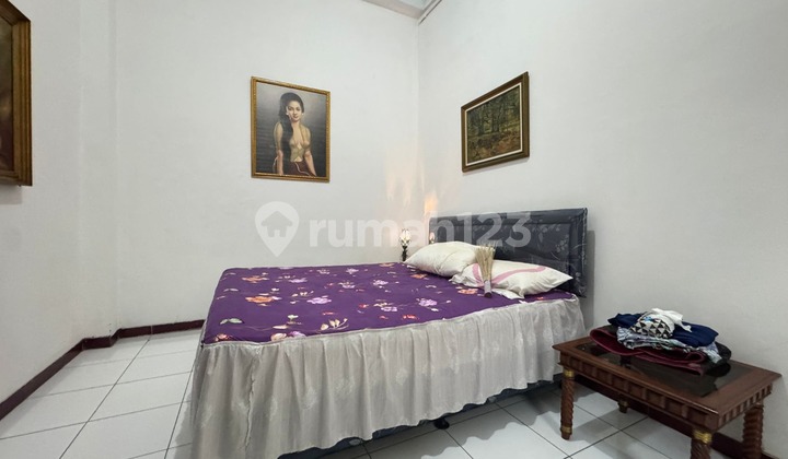 Semi-Furnished House in Cinere Area with 3 Floors 2