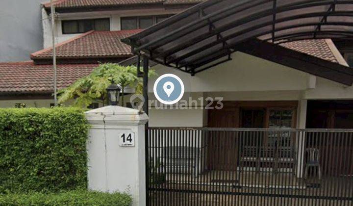 Rumah Minimalis di Pondok Indah Hadap Timur Ada Taman Depan 1