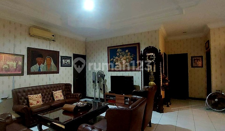 Cinere Mas Villa, Single-Story House Facing Garden, Spacious Land, Open Layout 2