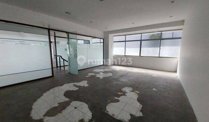 Disewakan Gedung 2 Lantai Harga Murah Lokasi Strategis 2