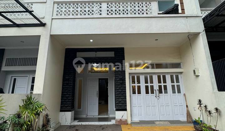 Brand New, Beautiful 3-Story House with a Great Layout in Cinere Brand New, Beautiful 3-Story House with a Great Layout in Cinere