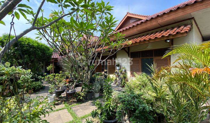 Rumah Nyaman Dan Semi Furnished Dengan Halaman Luas di Cinere 1