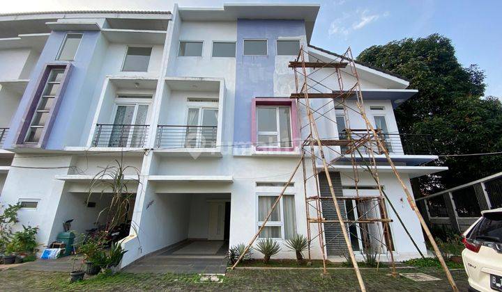 Rumah Modern Minimalis Posisi Hook Dengan Akses Mudah di Cinere 1