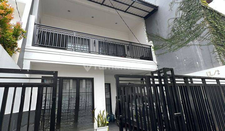 Rumah Modern Full Renovasi Dan Siap Huni di Lebak Bulus 1