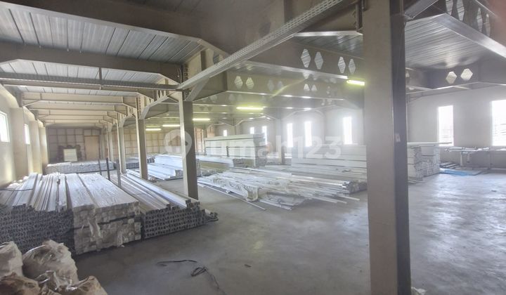 3-Storey Workshop Building in the Pondok Cabe Mutiara Shop House Area 3-Storey Workshop Building in the Pondok Cabe Mutiara Shop House Area