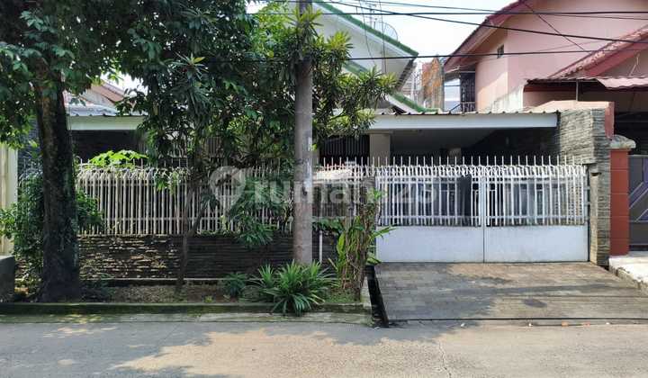Dijual Rumah Terawat di Cinere Harga Spesial - Lokasi Strategis & Jalan Lebar 2