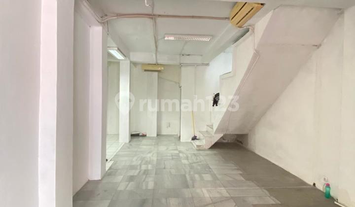 Ruko 4 Lantai Radio Dalam - Lokasi Pinggir Jalan 