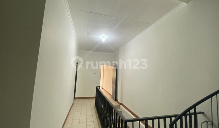 For Rent 3-Storey Shop House in Front of Cinere Mall 2