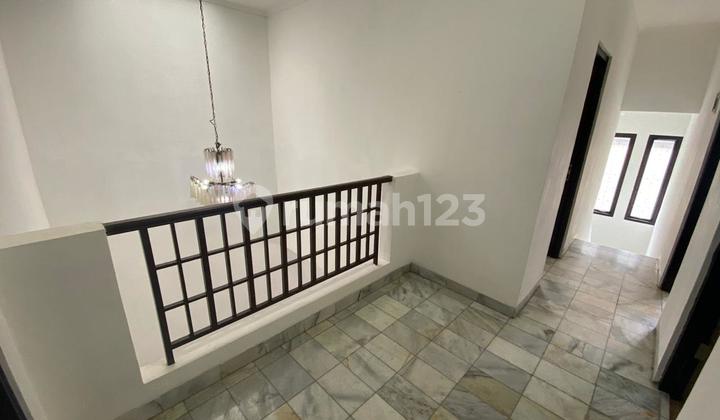 Rumah Dalam Komplek di Cinere Selangkah ke Cinere Raya