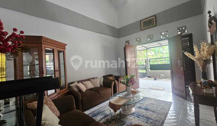 Rumah dengan Halaman Belakang Dalam Komplek Cinere