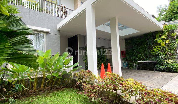 Rumah modern siap huni di Serenia Hills  1