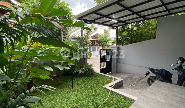 Rumah Modern Minimalis di Mega Cinere 2