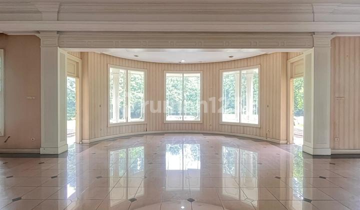 Hunian Klasik Nuansa Asri dengan Halaman Luas di Cinere 2