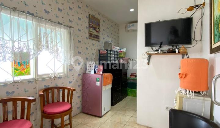 Cozy and Lush House in Cirendeu 2