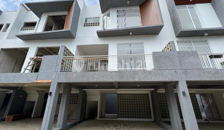 Rumah 3 Lantai Japanese Style Lokasi Terdepan di Cinere Siap Huni 1