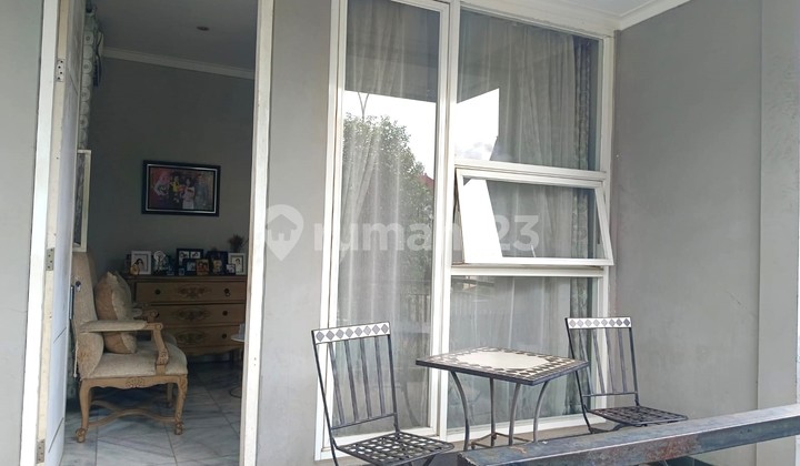 Rumah Modern di Komplek Elite Ceiling Tinggi Harga Terjangkau