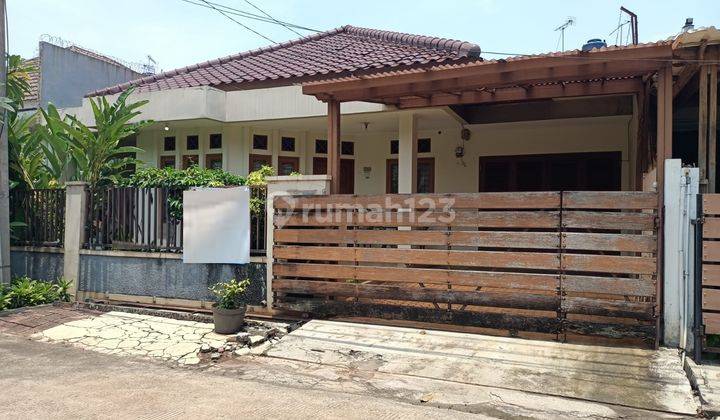 Rumah Rapih 1 Lantai di Cinere Halaman Depan Dan Belakang 1