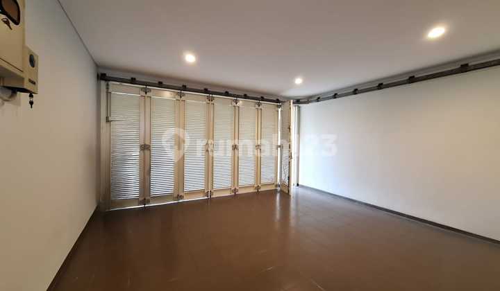 Rumah Elegan Full Furnished dengan Private Pool di Serenia Hills Lebak Bulus 2