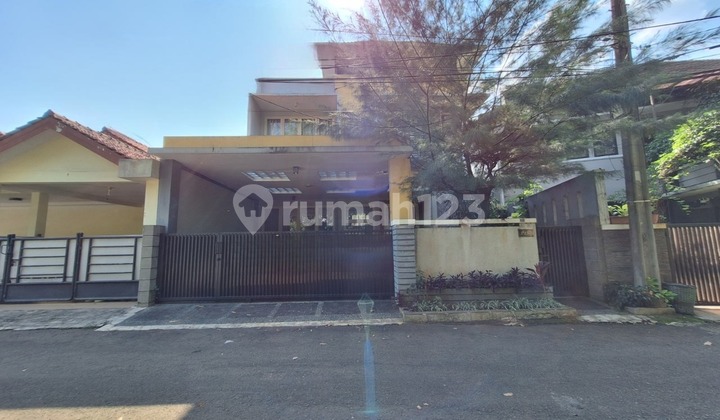 Rumah 3 Lantai dalam Komplek dekat Tol Brigif