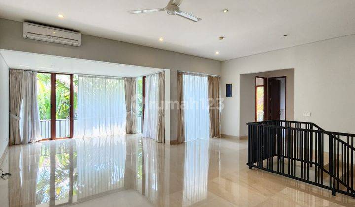 Hunian Modern Lux Tropical Dengan Private Pool di Cipete 2