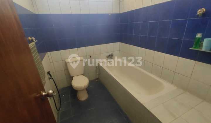Rumah 2 Lantai Asri Dan Bagus Semi Furnished, Cinere 2