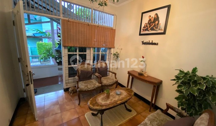 Rumah 2 Lantai Cozy Dan Terawat di Cinere 2
