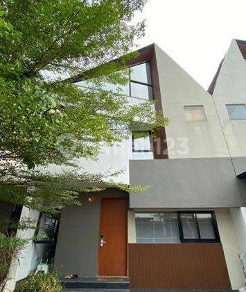 Disewakan Rumah 2 Lantai Siap Huni dan Terawat Lokasi Strategis di Rempoa 1