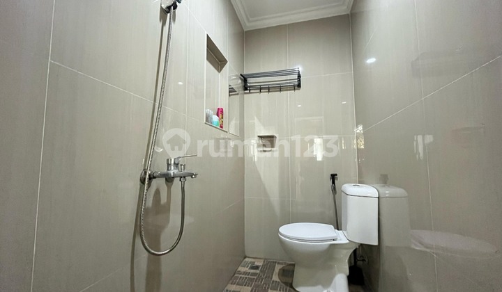 Modern Minimalis 3 Lantai Siap Huni dekat TB Simatupang Area 2