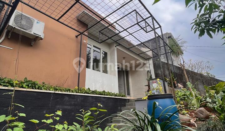 Ex-House of Assembly in a Strategic Complex in Cinere