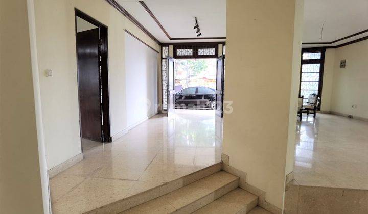 Rumah Halaman Luas Garasi Carport Luas Lokasi Bagus Di Ciledug 5