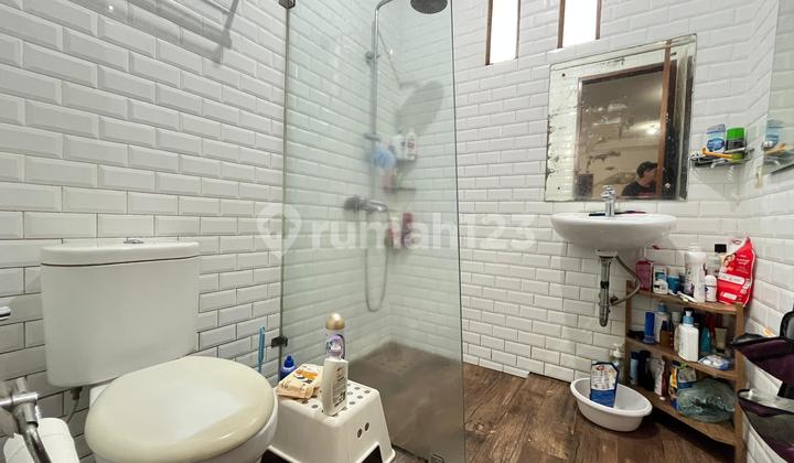 House in a Cul-de-Sac Position, 400m² Area in a Comfortable, Safe, Complete Complex with Swimming Pool in Cinere. 2