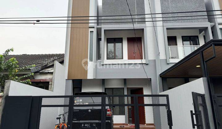 Rumah Baru Siap Huni 2 Lantai Dengan 4+1 Kamar Tidur di Cinere 1