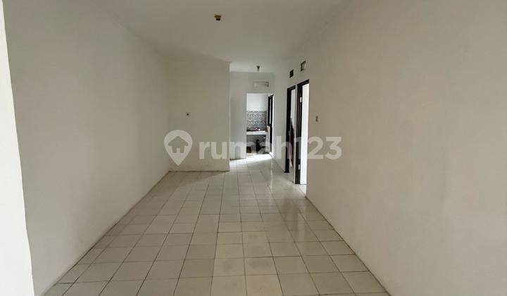 One-Story House with Spacious Land Suitable for Business in Krukut at an Attractive Price One-Story House with Spacious Land Suitable for Business in Krukut at an Attractive Price