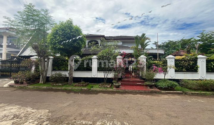 Rumah Asri Super Luas Posisi Hook Dalam Komplek Strategis di Cinere