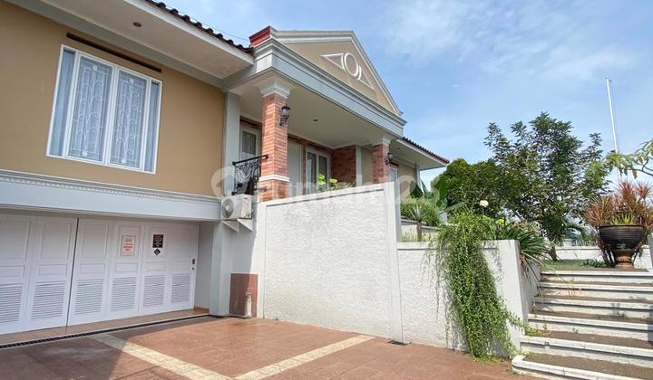 Rumah Terawat Layout Luas Dalam Komplek Elit & Nyaman di Cinere