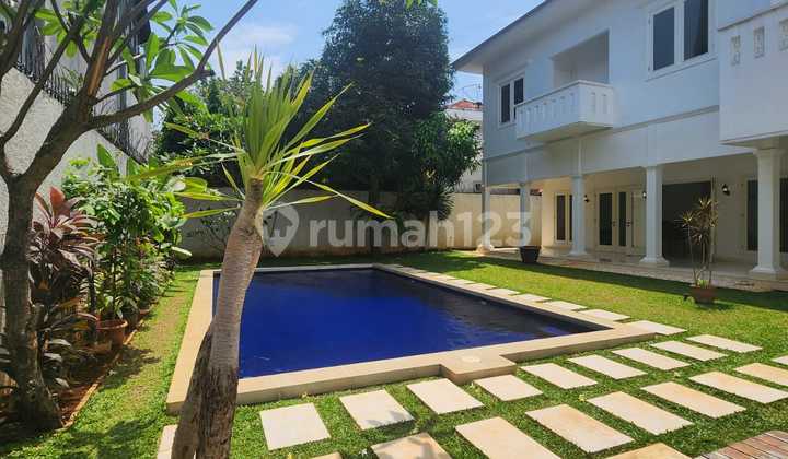 Rumah 2 Lantai Elegan dengan 5+2 Kamar Tidur – Cilandak Jakarta Selatan