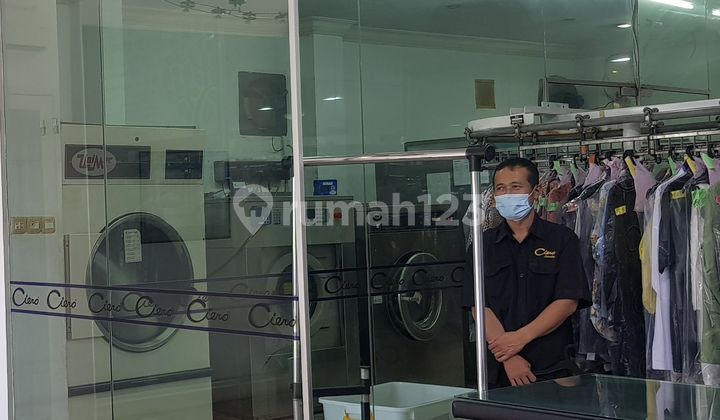 Ruang Usaha dan rumah tinggal di Kemang Raya, lt640m, shm, bagus 1
