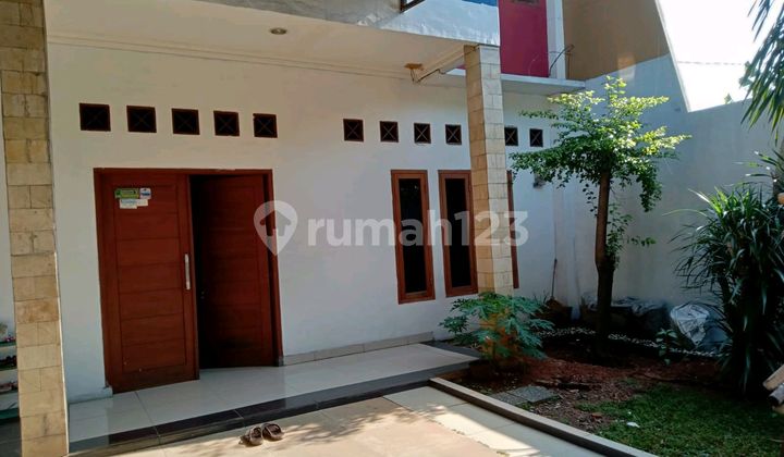 Rumah Dekat Pintu Tol Limo