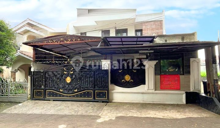 Rumah Nyaman Layout Luas di Komplek Elit Bukit Cinere Indah