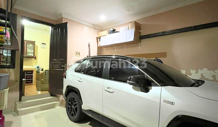 Rumah Nyaman Layout Luas di Komplek Elit Bukit Cinere Indah 2