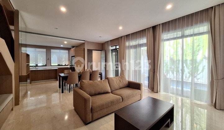 Rumah Luas Siap Huni dengan Private Pool di Komplek Elite Lebak Bulus 2